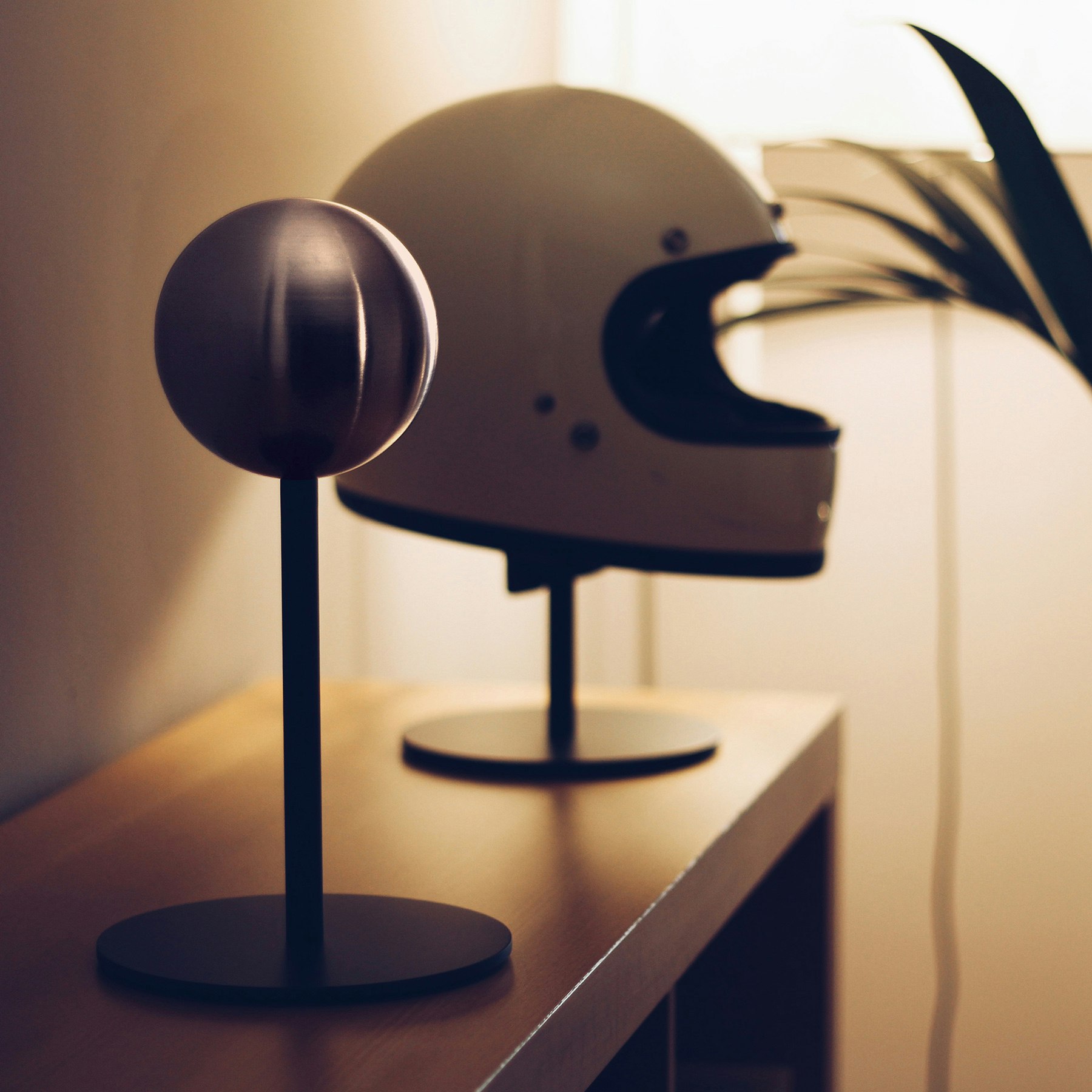 Halley Helmet Stand