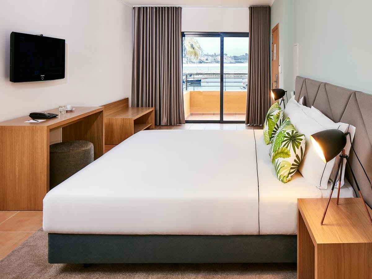 Review19 Design20 Retreat in Portugal gallery image