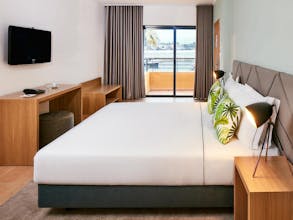 Review19 Design20 Retreat in Portugal gallery image