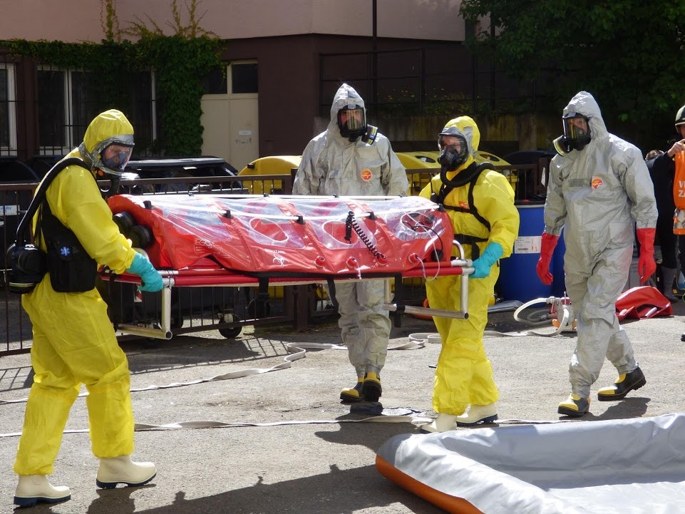 CM-6M Tactical Gas Mask gallery image