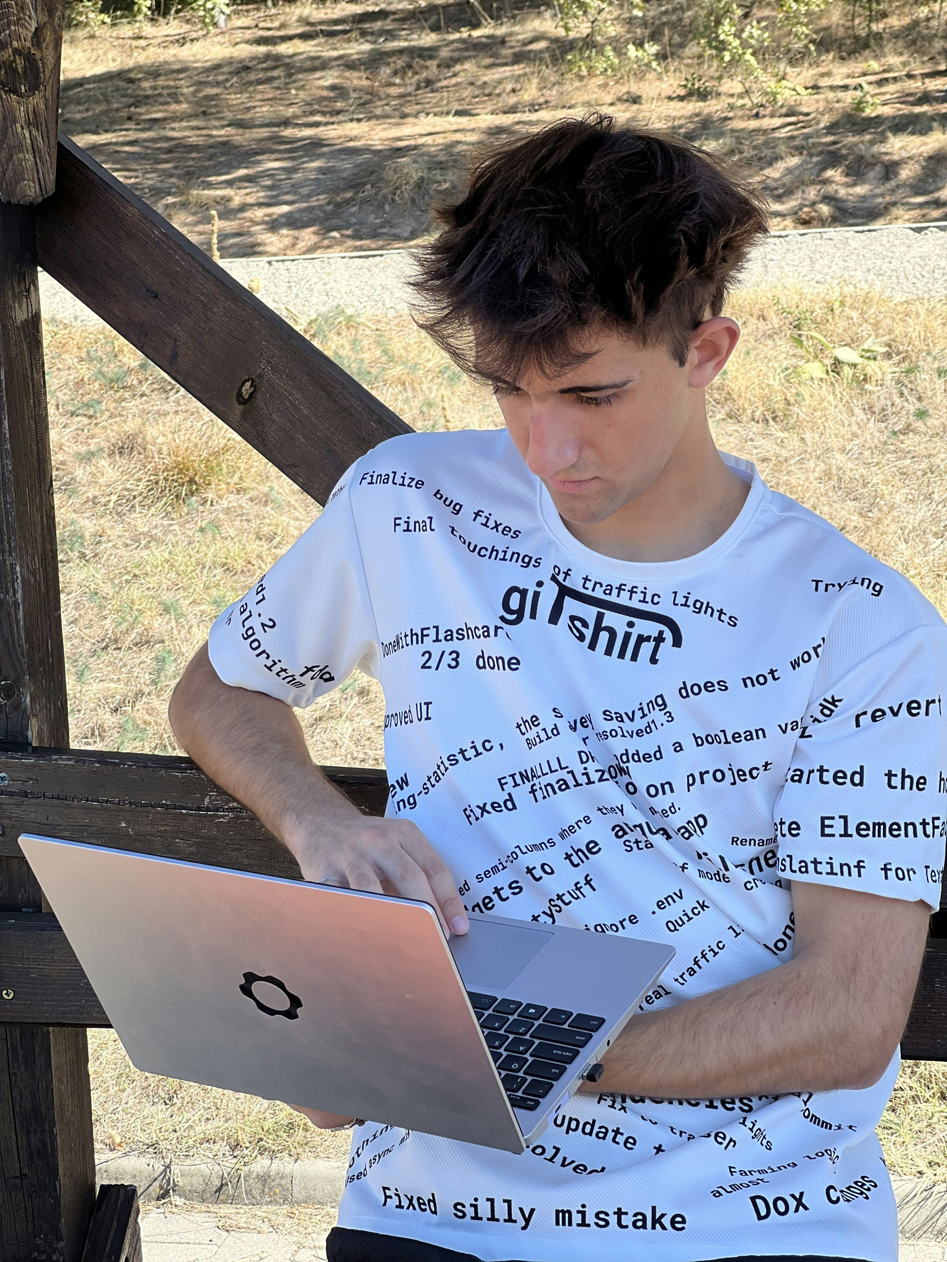 giTshirt gallery image