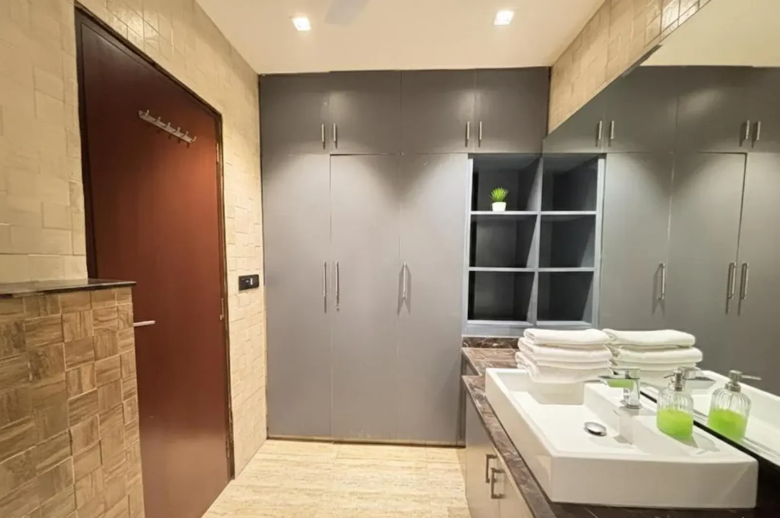 3bhk Service Apartment in Saket screenshot 6