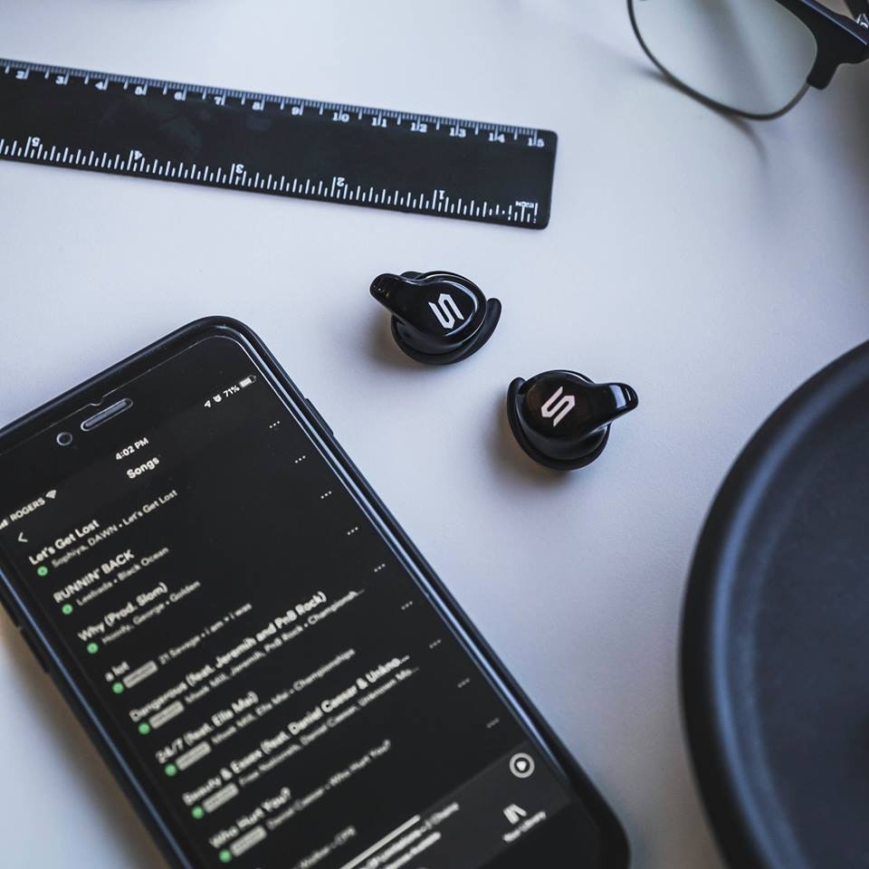 Blade Earphones gallery image