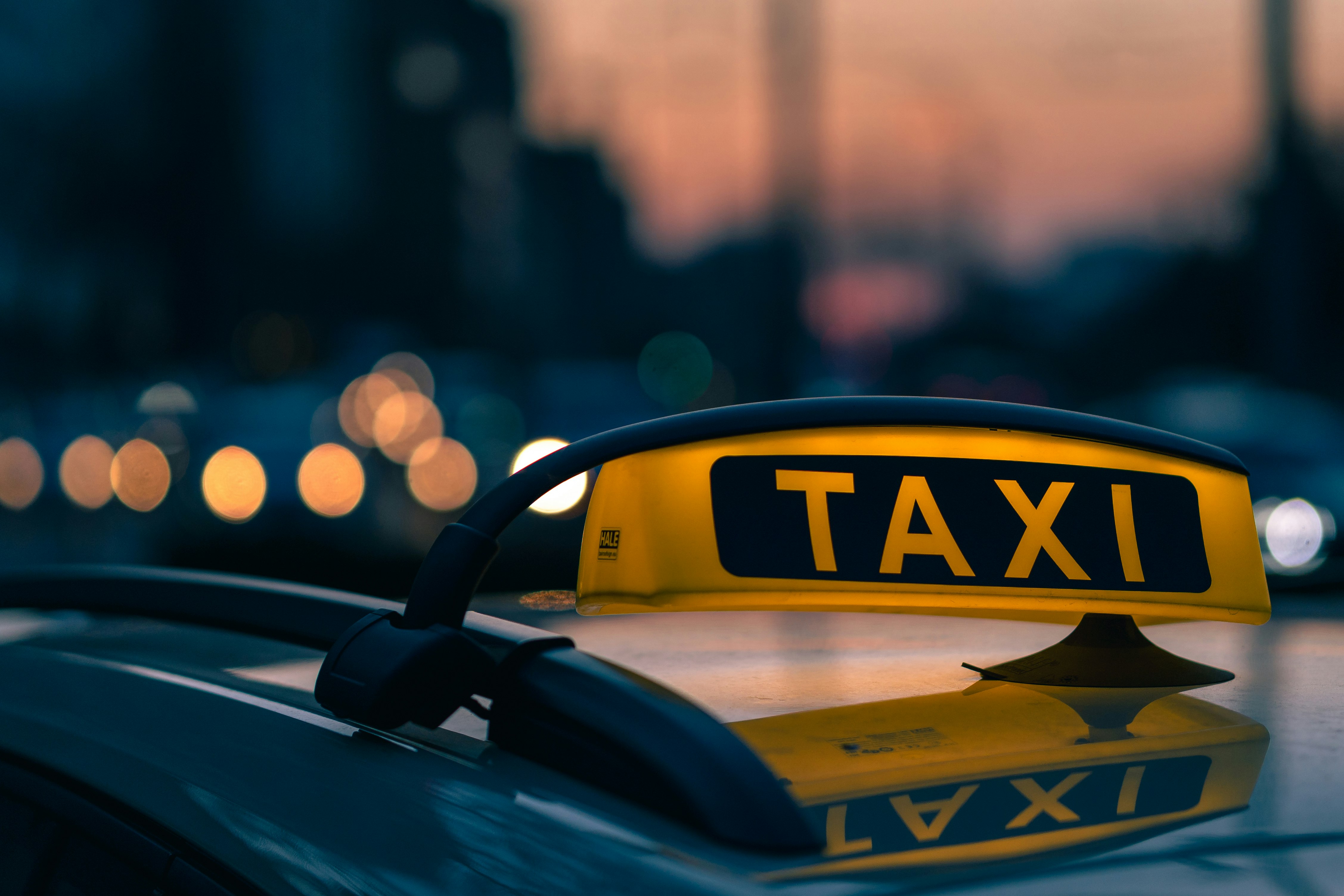 Siamo il servizio di taxi e taxi per auto - Siamo il taxi affidabile e di comfort in taxi economico ... media 1