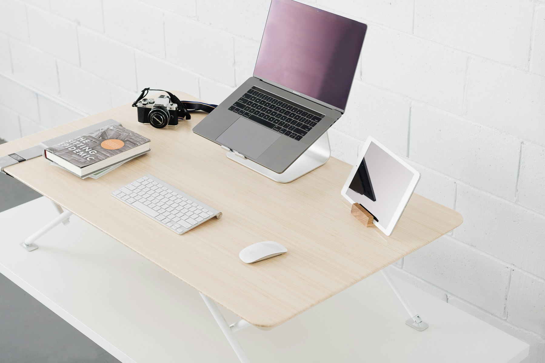 MOVI Standing Desk gallery image