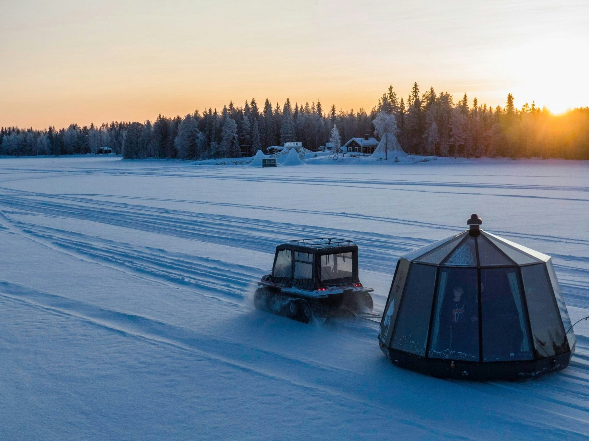 Fully movable glass igloos in Lapland