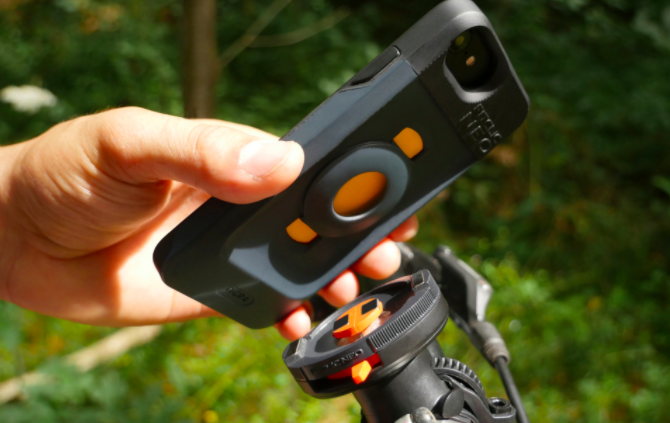 FitClic Neo: A Magnetic, Self-Locking Phone Mount System gallery image
