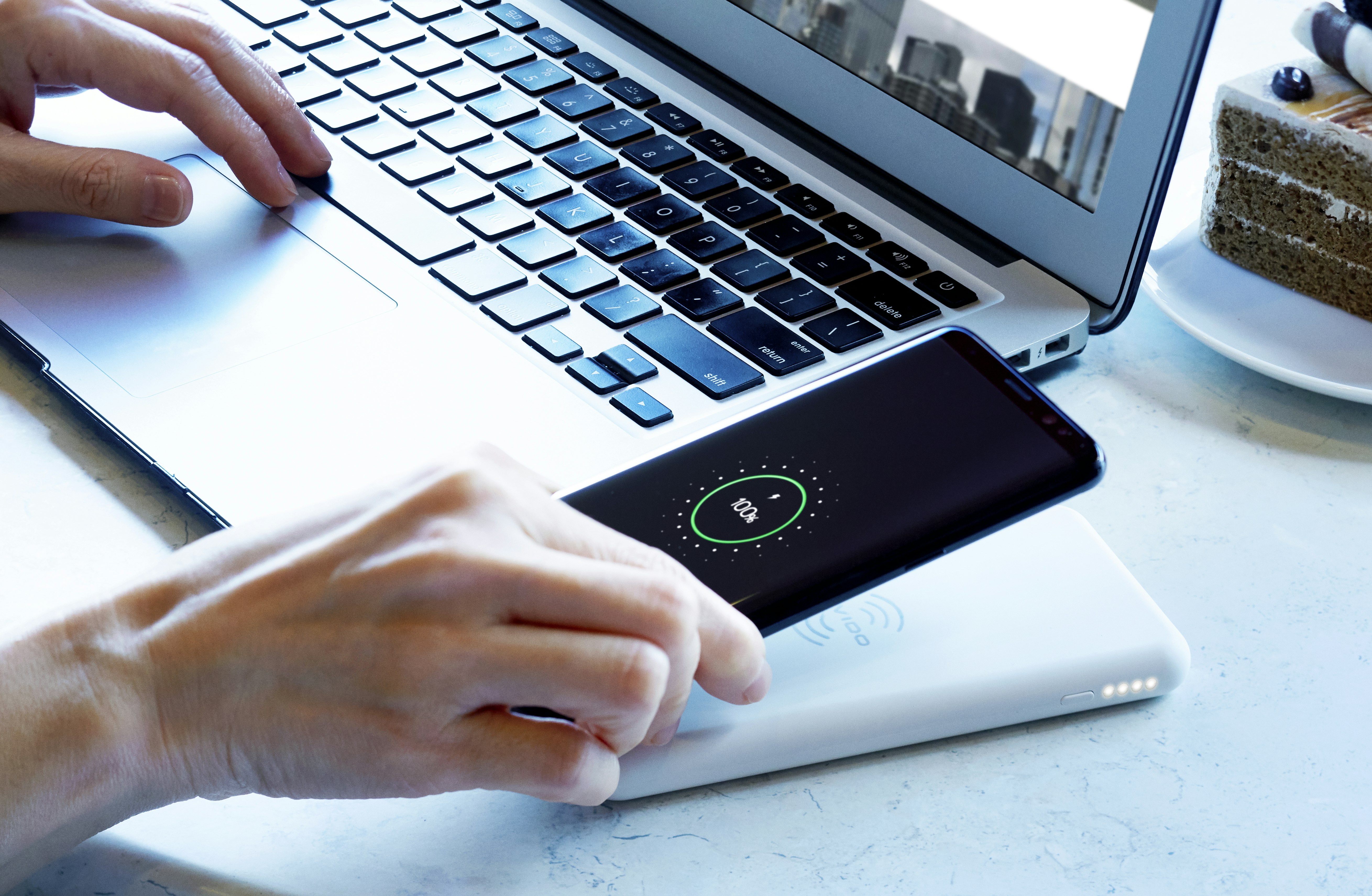 WiBa: 100% Wireless Magnetic Power Bank & Dock gallery image