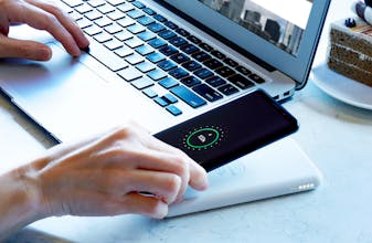 WiBa: 100% Wireless Magnetic Power Bank & Dock gallery image