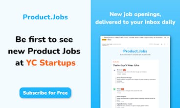 Um laptop com um site de listagem de empregos aberto, mostrando novas oportunidades em produto, design e marketing para startups em rápido crescimento.