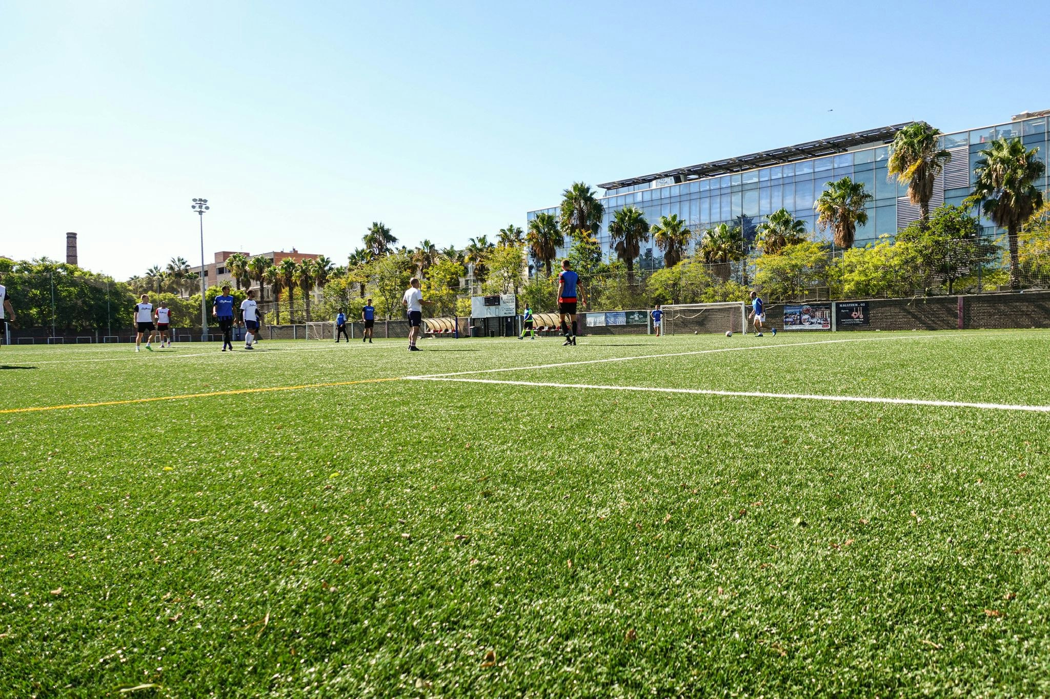 Famosa - Juega al fútbol en cualquier momento, en cualquier lugar. media 1