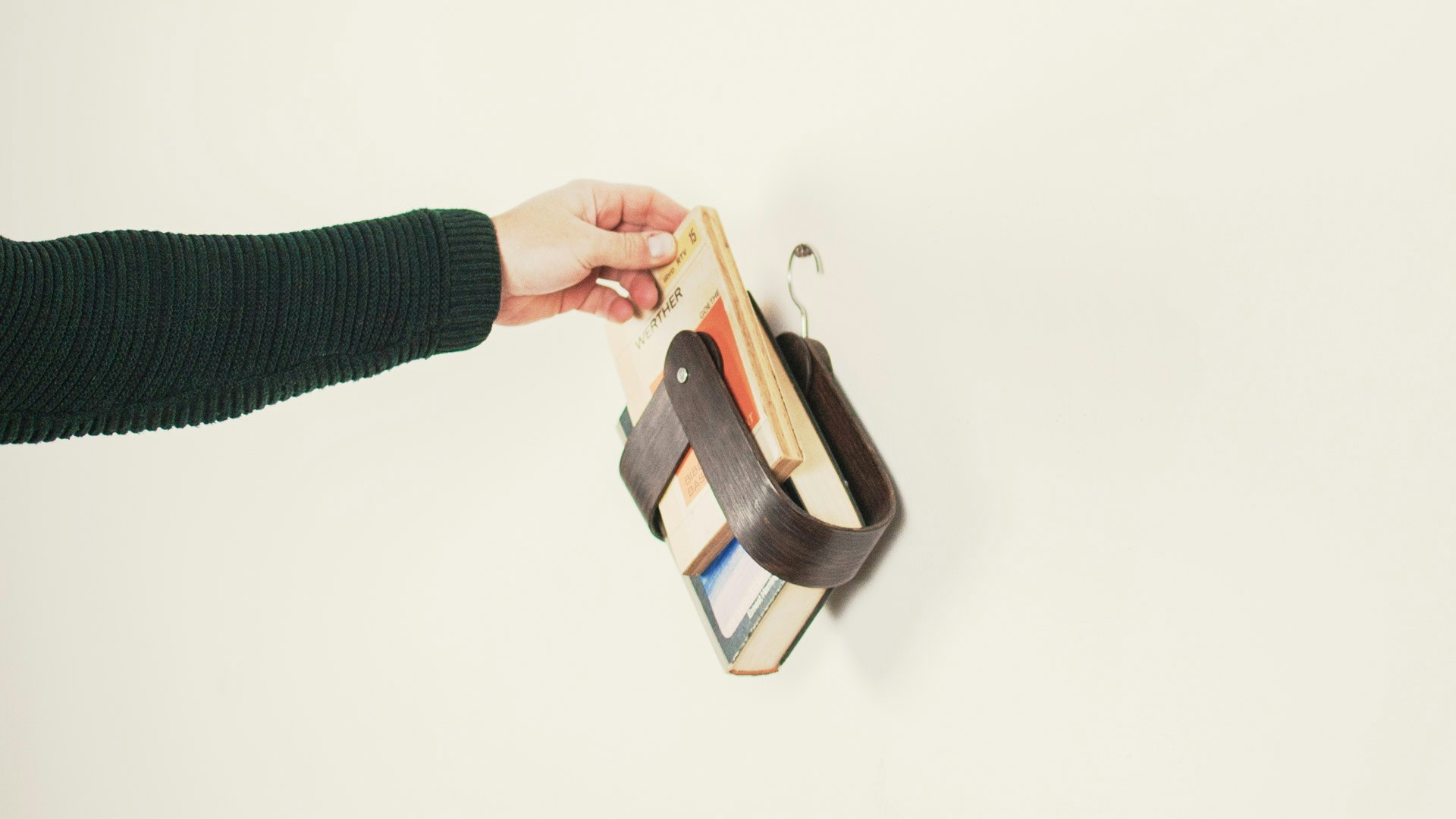 Readme - A Portable hanging book rack gallery image