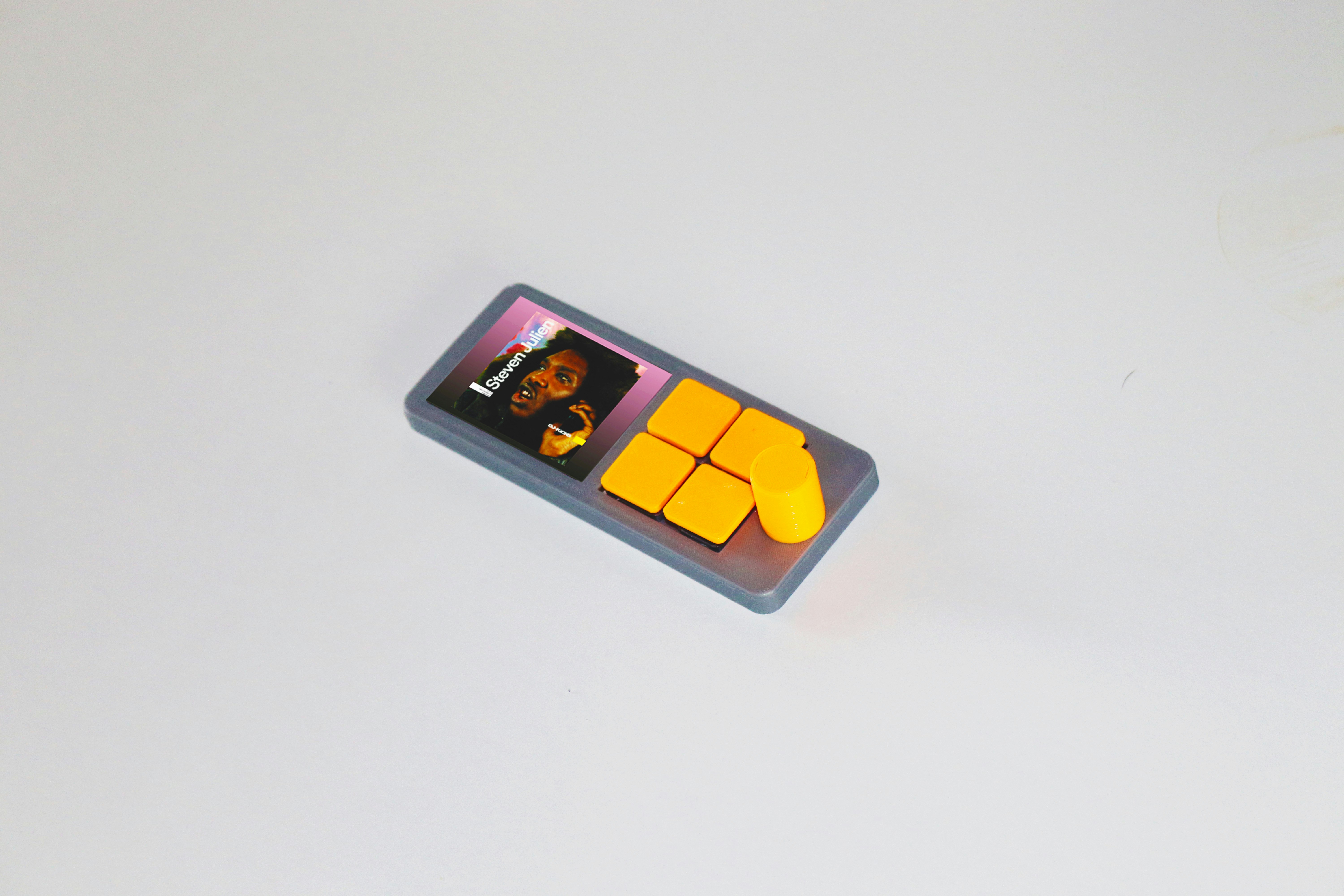 Playdeck - ออกแบบโดย Toasty Gear - เล่นอย่างชาญฉลาดรู้สึกถึงปิ้ง media 1