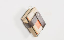 Readme - A Portable hanging book rack media 2