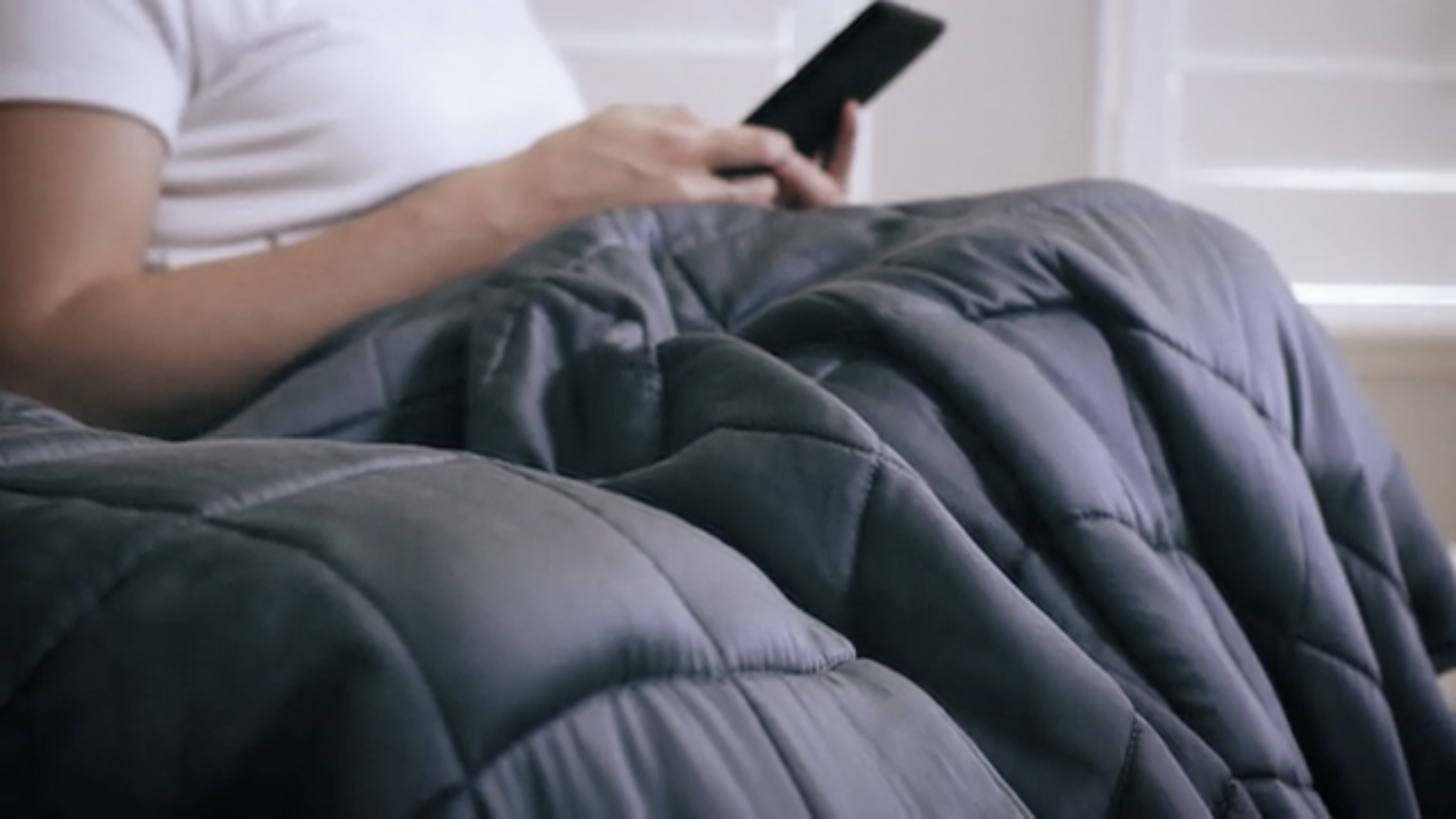 Natsu: A weighted bamboo blanket for Summer gallery image