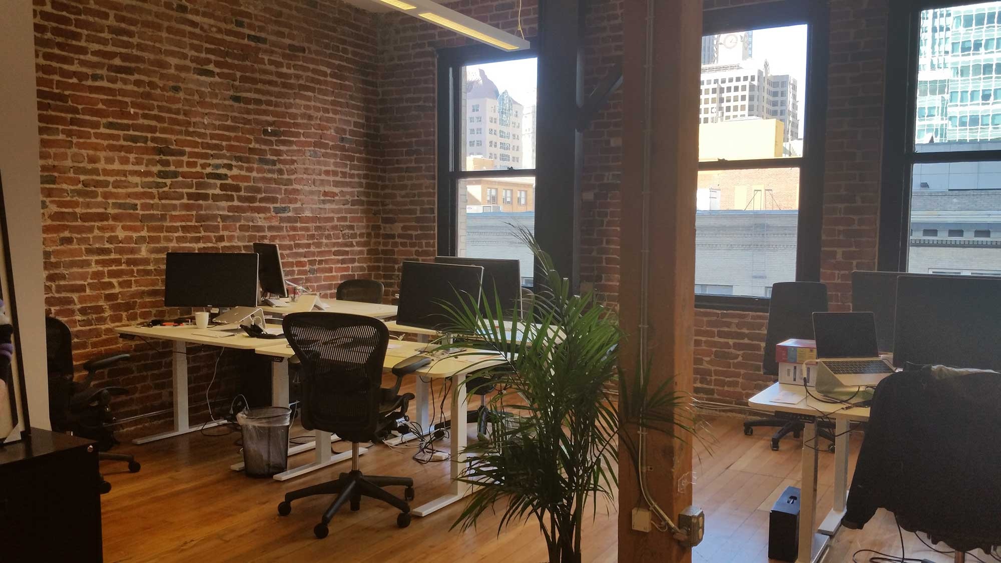 Autonomous SittoStand Desk 299 Electric height adjustable standing