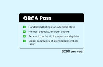 Orca Pass を通じて利用できる高品質の月額レンタルのネットワークに囲まれたラップトップを描いた写真
