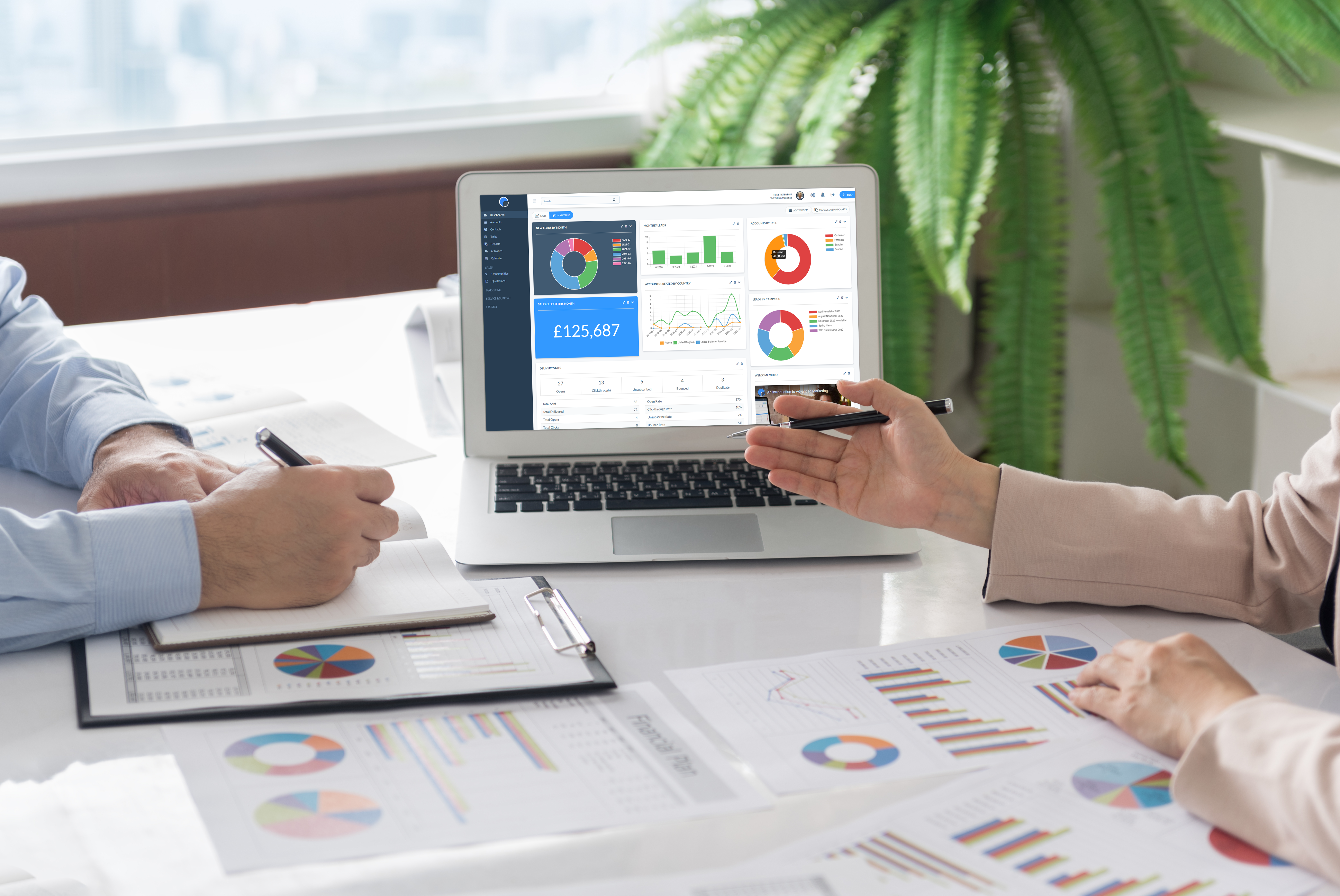 무료 평가판 CRM - CRM과 함께 가기 위해 필요한 모든 것 미디어 2