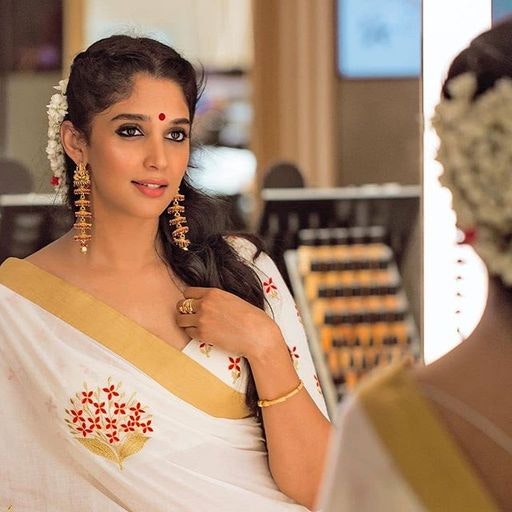 Hot Saree Model Wallpapers