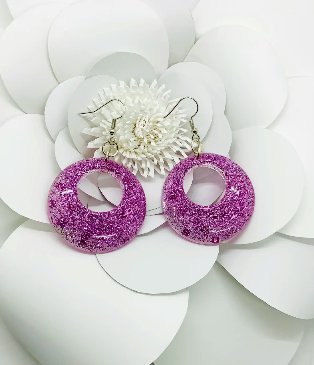 Boucles d'oreilles en forme de diamant rouge scintillant