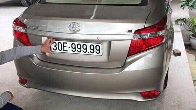 Sàn biển số đẹp - Screenshot 3 showing product features and functionality