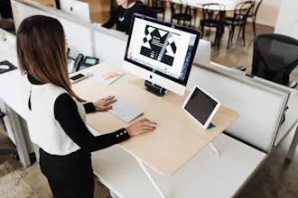 MOVI Standing Desk gallery image