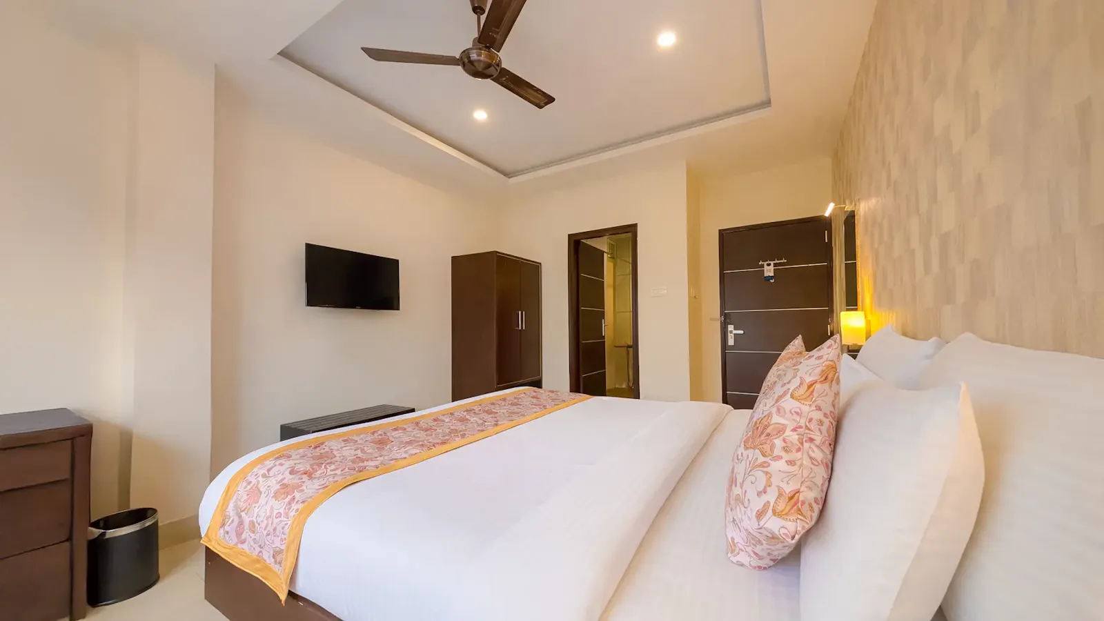 Sumi Yashshree Hotels screenshot 1