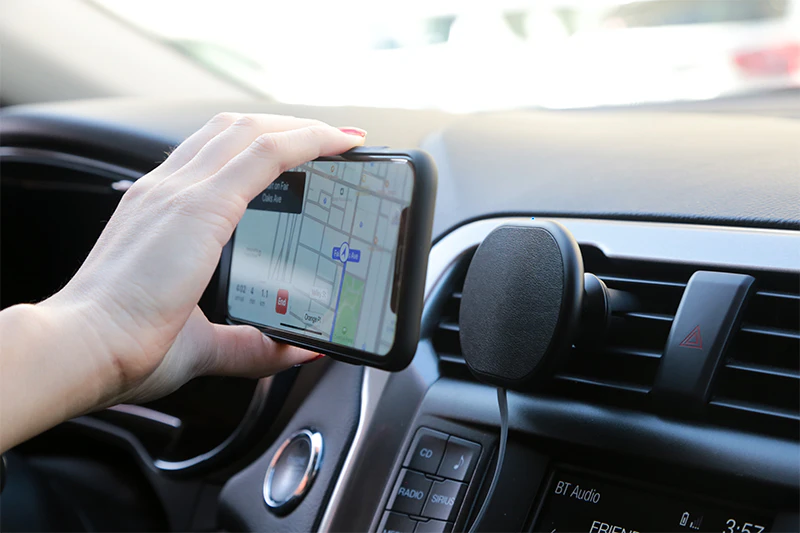 3-in-1 magnetic wireless power bank and car charger kit I Live on Indiegogo