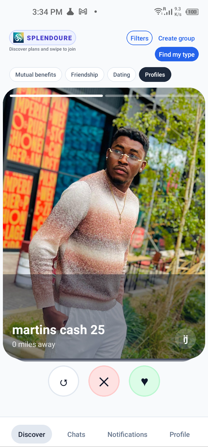 Splendoure Social app - Screenshot 3 showing product features and functionality