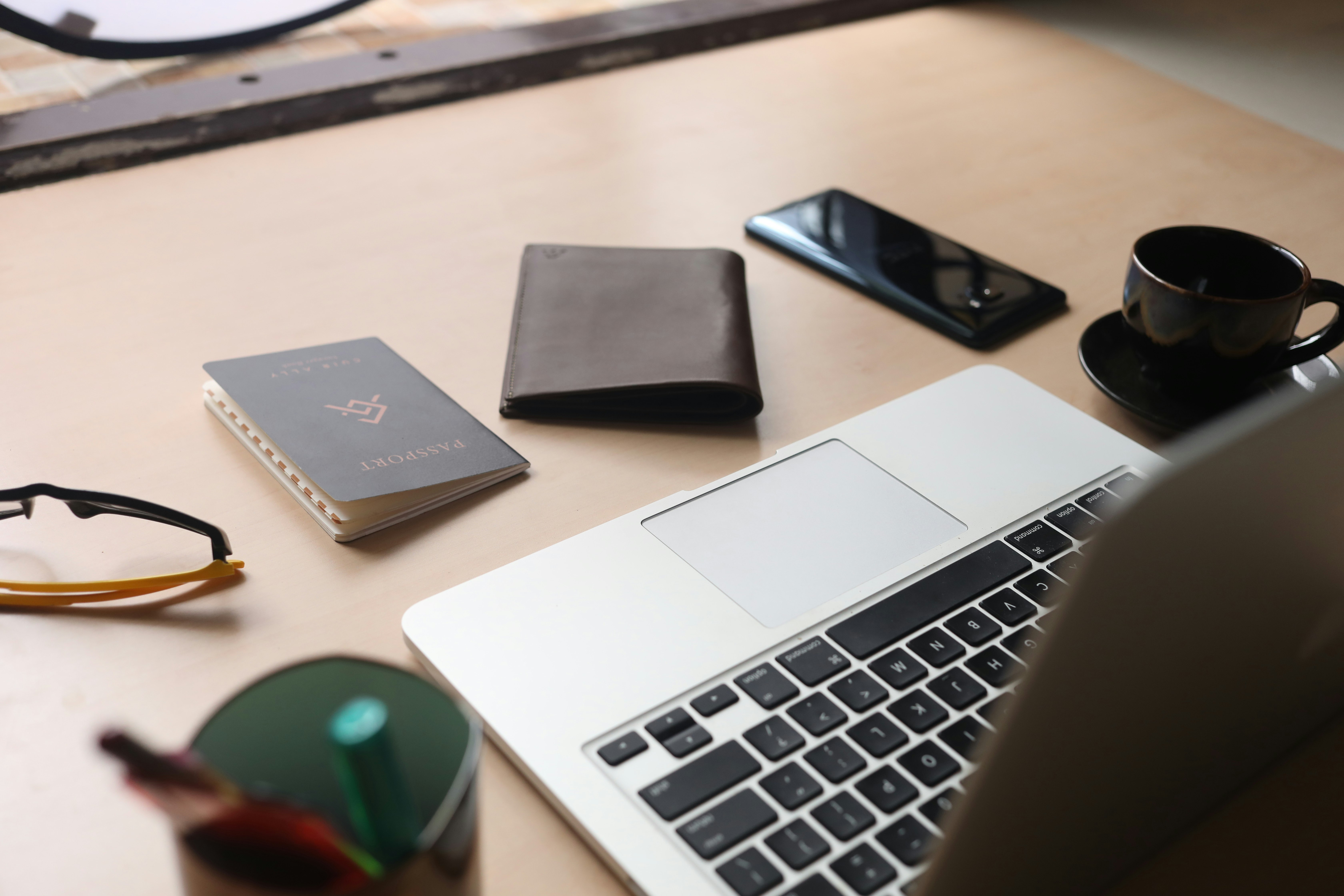 Voyager Smart-World's Most Functional Smart Wallet gallery image