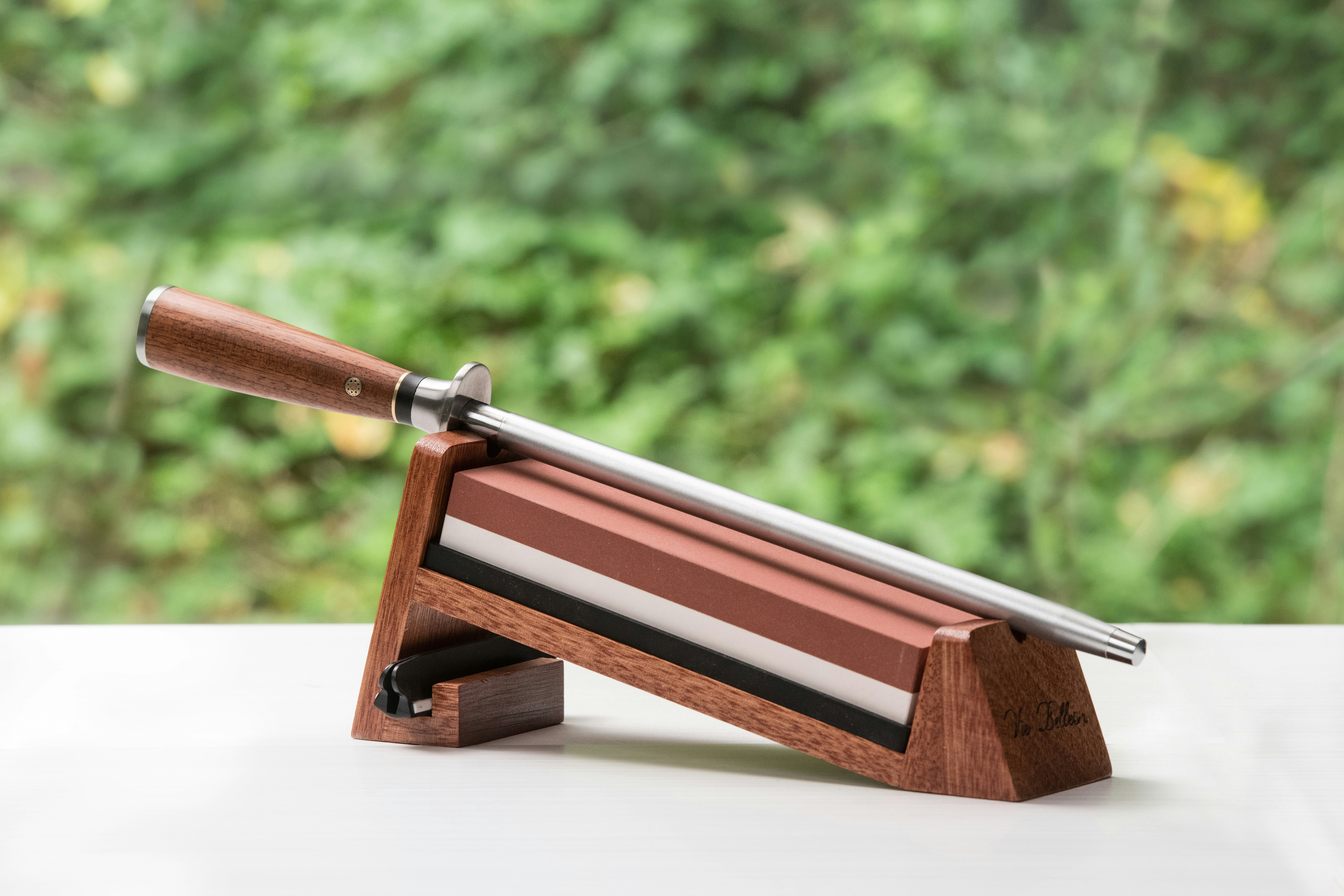 Professional Knife Sharpening System for Everyone By Vie Belles! gallery image