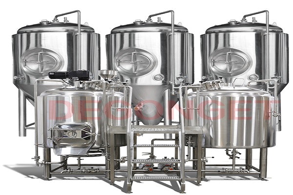 Commercial beer brewing equipment