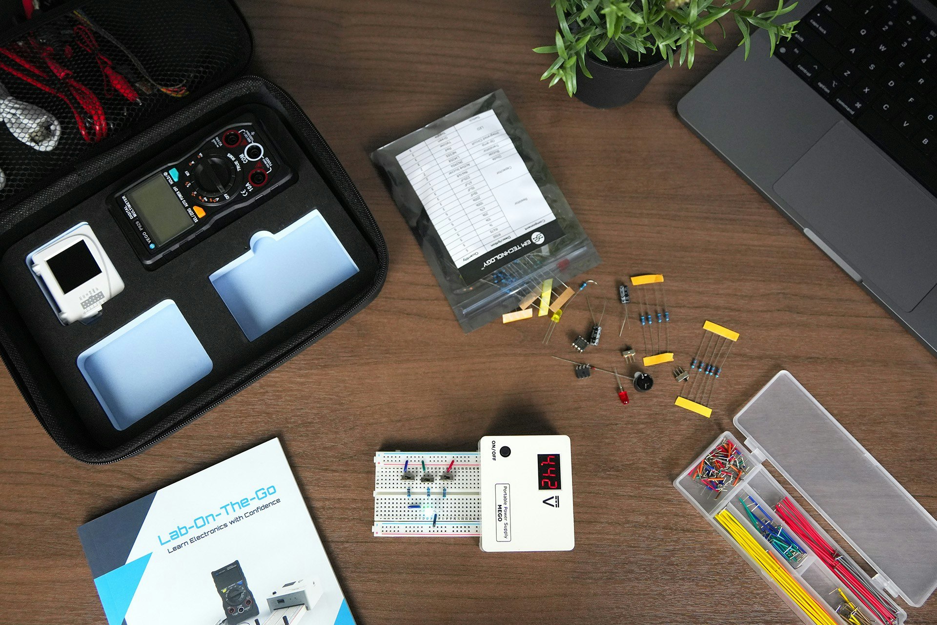 Média MEGO ALIMENTATION DE BANDE - Une alimentation de planche à pain rechargeable pour les amateurs de circuits 5
