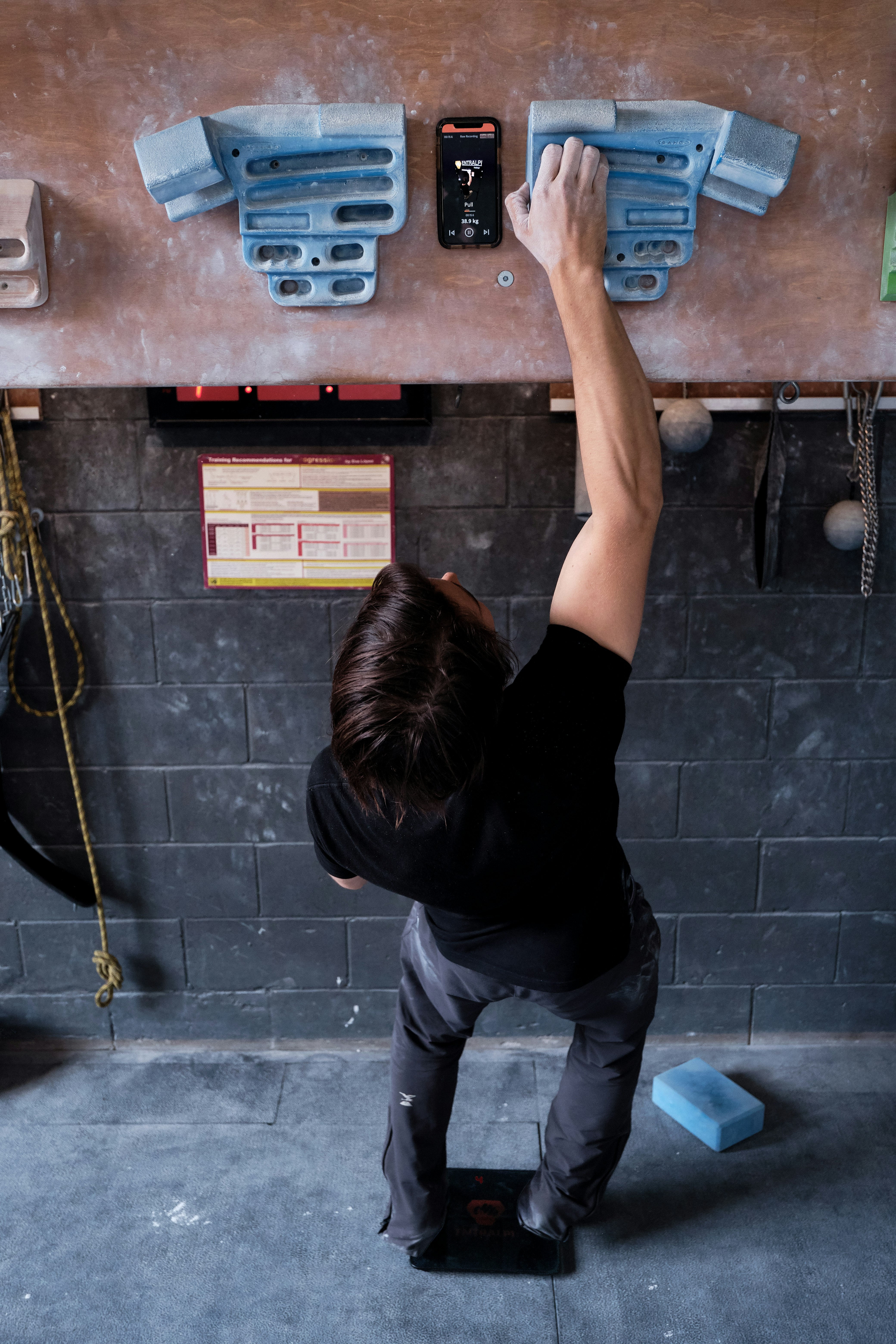 Entralpi | Make Your Hangboard Smart gallery image