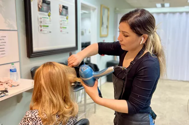 Rosel School of Cosmetology 專案橫幅