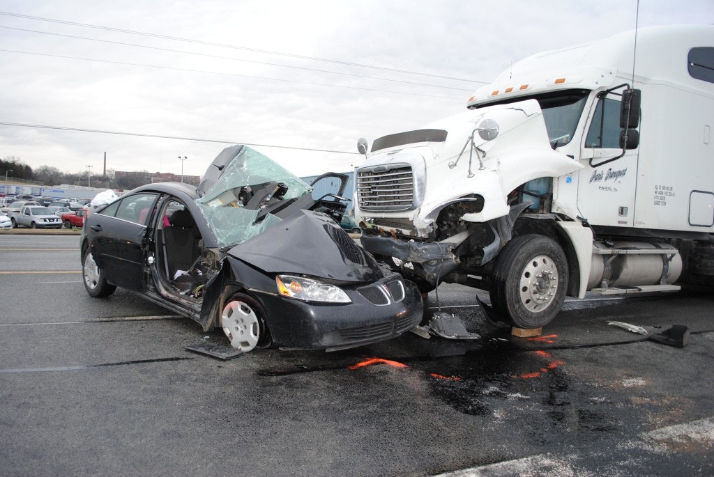 Abogado de accidentes de camiones Visalia, CA
