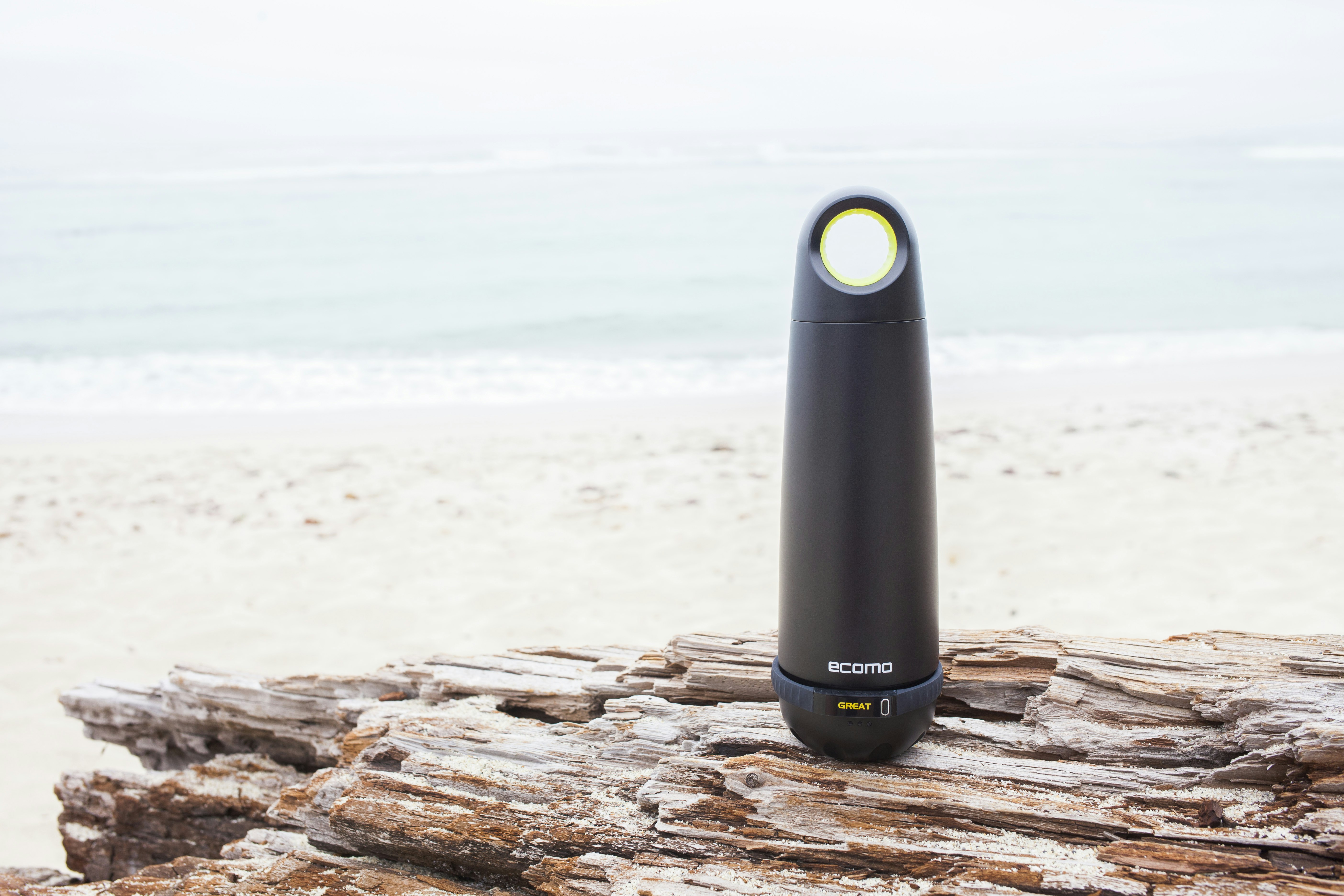 Ecomo: The World’s First Bottle That Tests & Filters Water gallery image