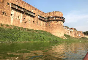 Near by Places in Allahabad to Varanasi