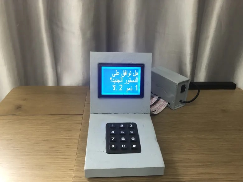 Macchina di voto elettronico - Questa macchina viene utilizzata per lanciare e contare i voti elettronicamente media 2