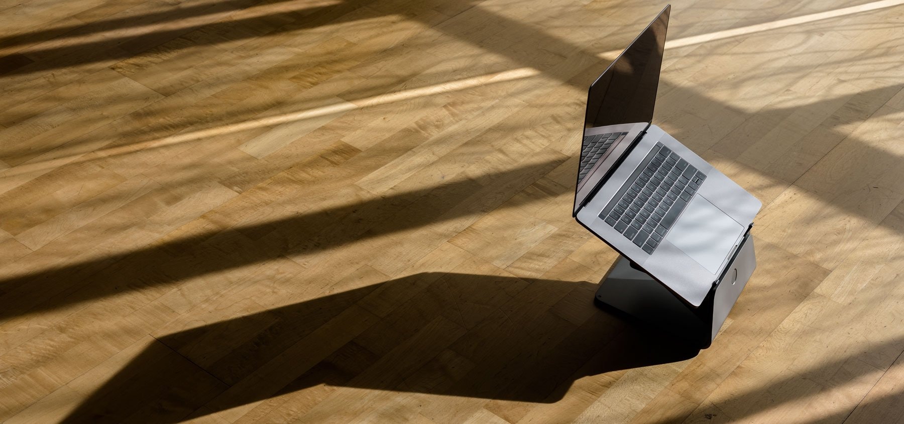 SVALT Cooling Stand & Dock gallery image