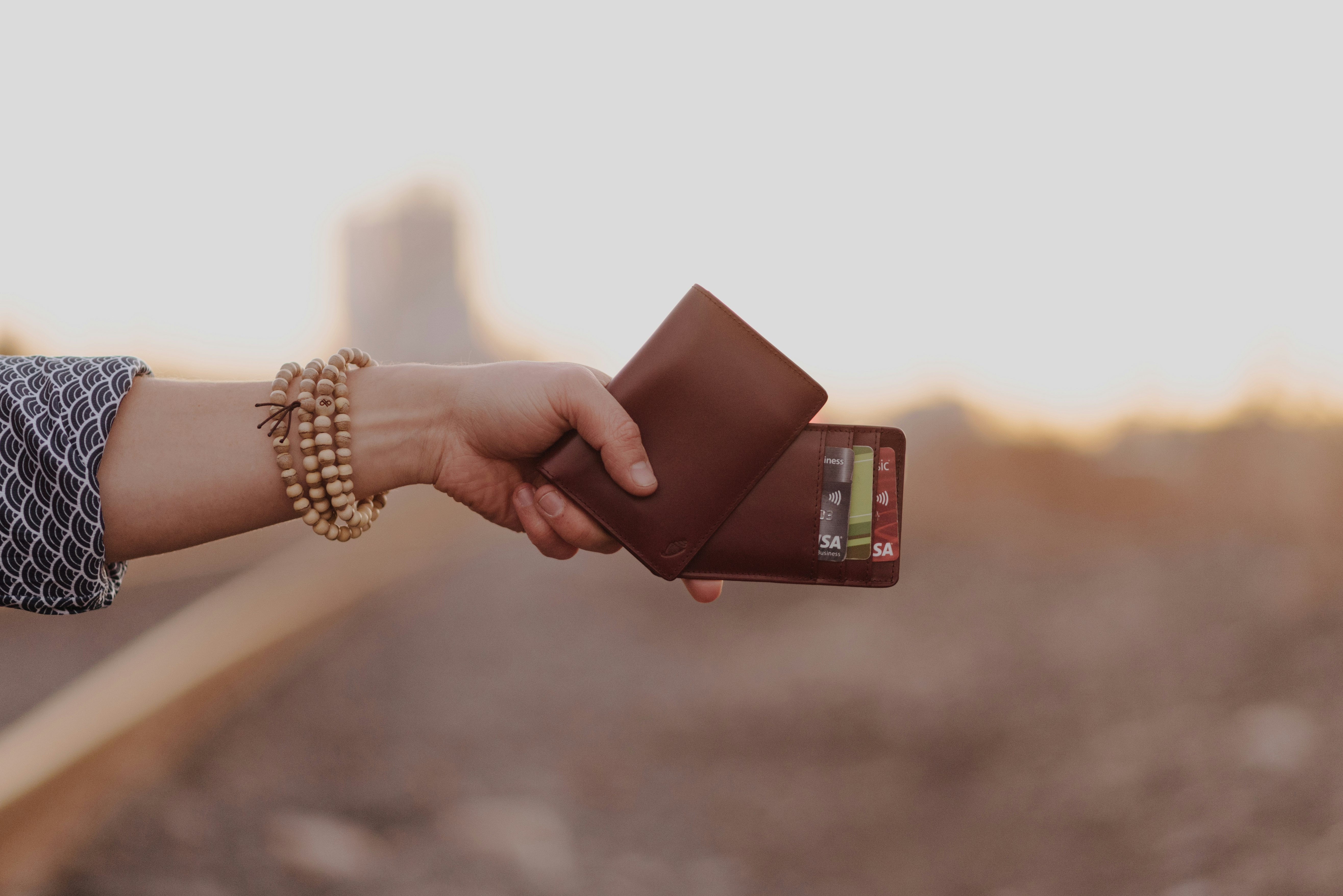 The Orgashell Wallet: 3 ways to carry your everyday wallet gallery image