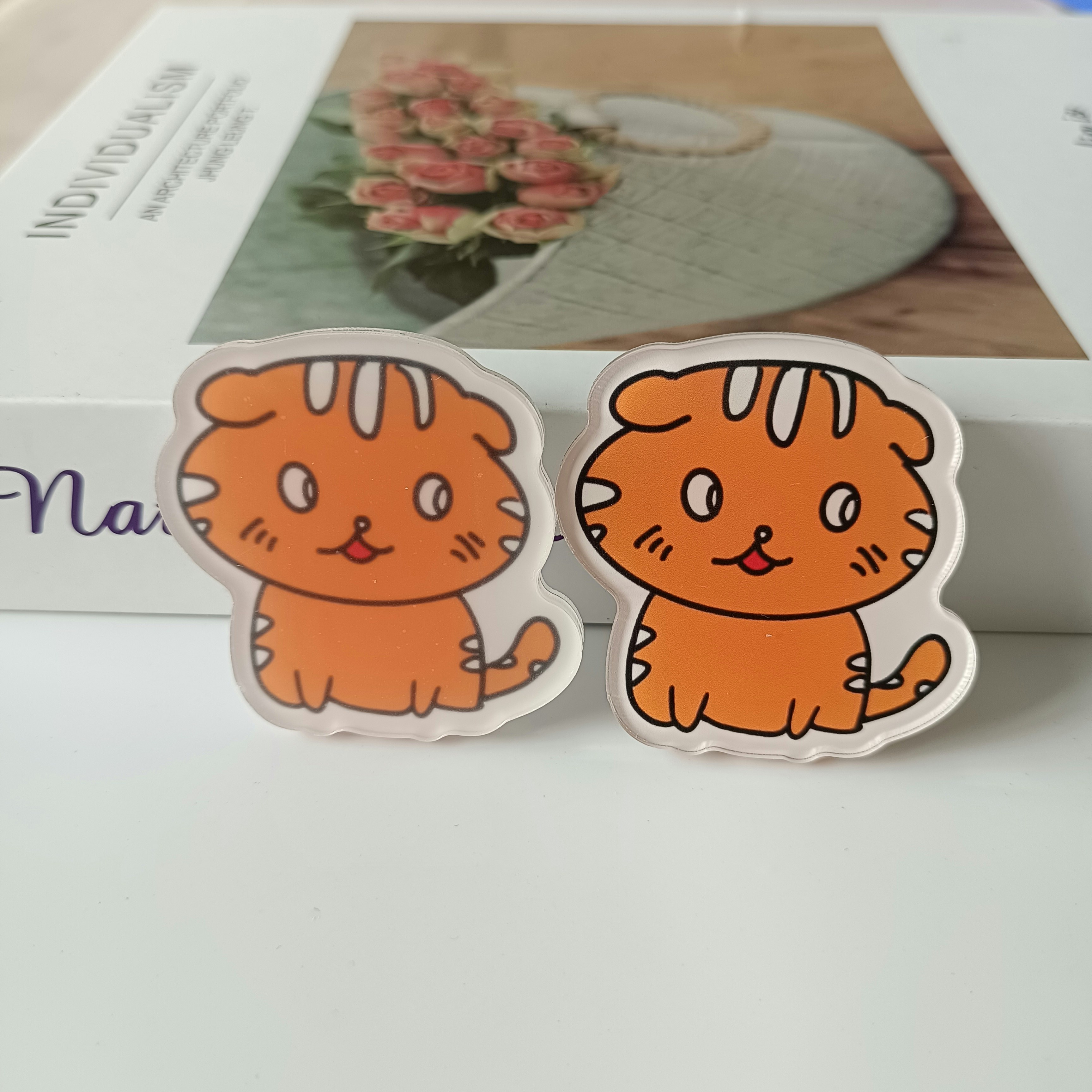 Pin e badge acrilici personalizzati media 3