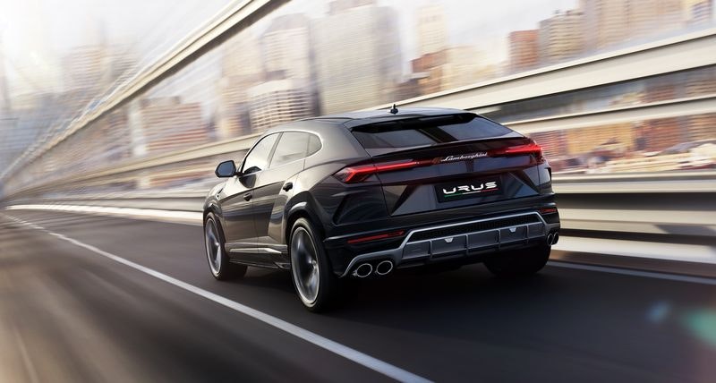 Lamborghini Urus gallery image