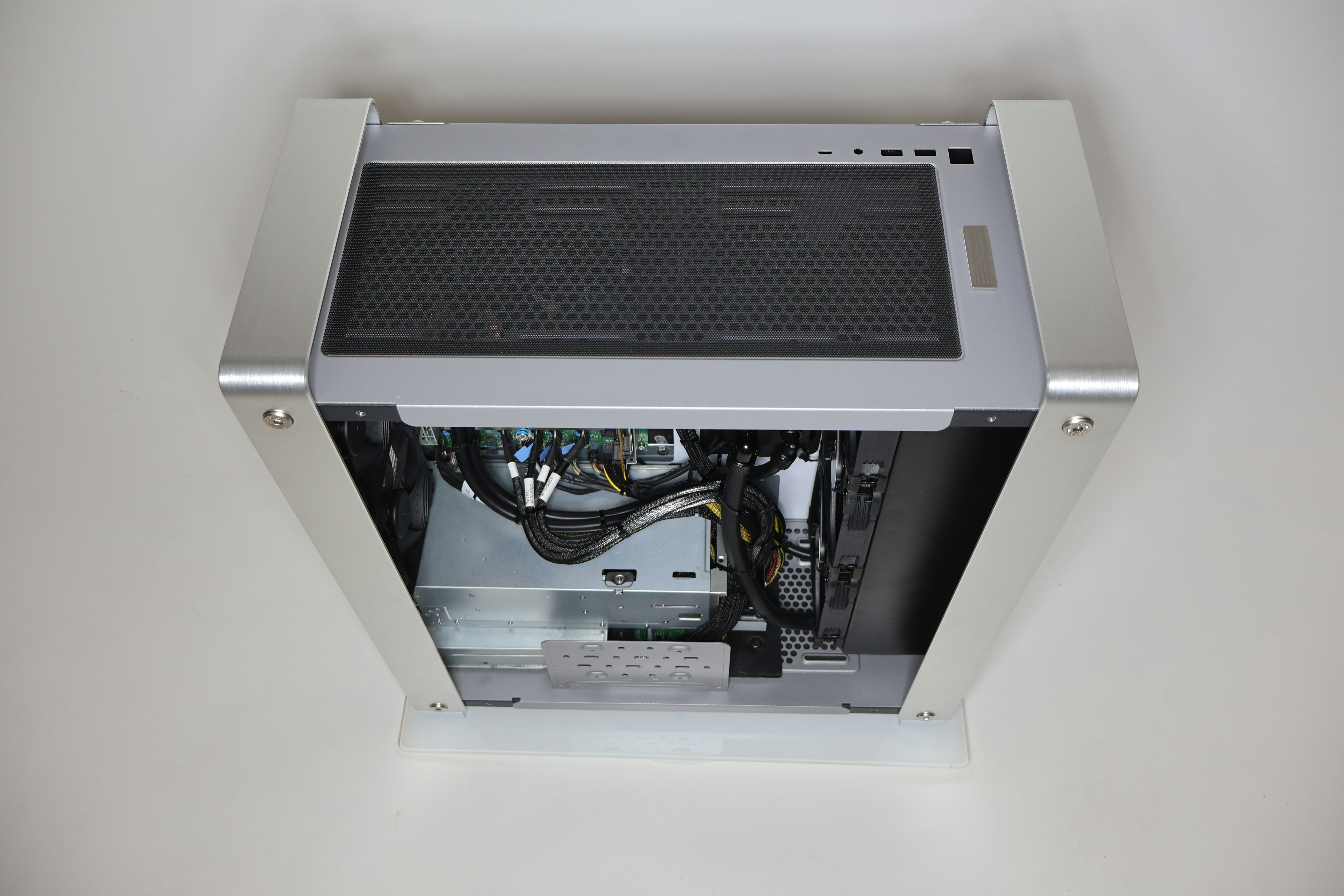 High-end desktop supercomputers for AI gallery image