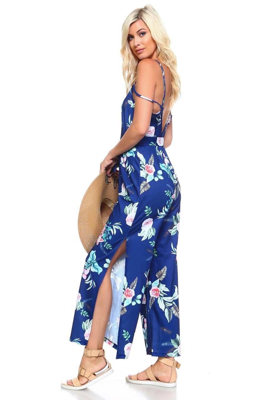 bầu trời là bộ jumpsuit màu xanh media 2