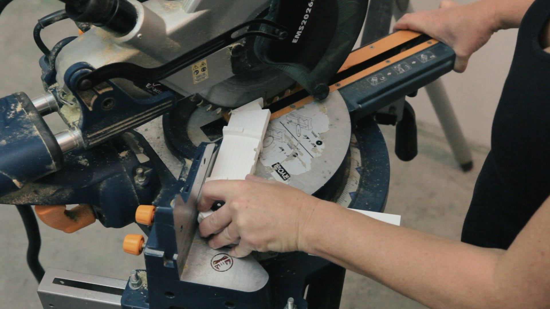 ONECUT: Revolutionary Crown Molding Tool - Patented Technology gallery image