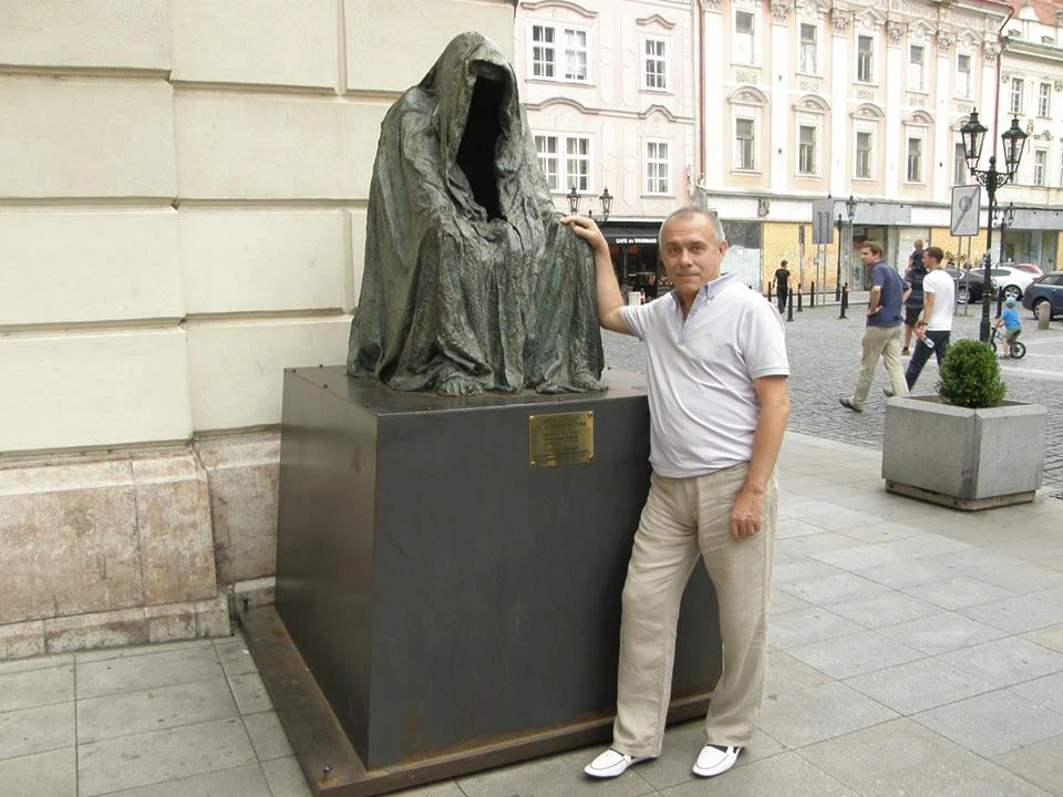 Viktor Menchenia cover