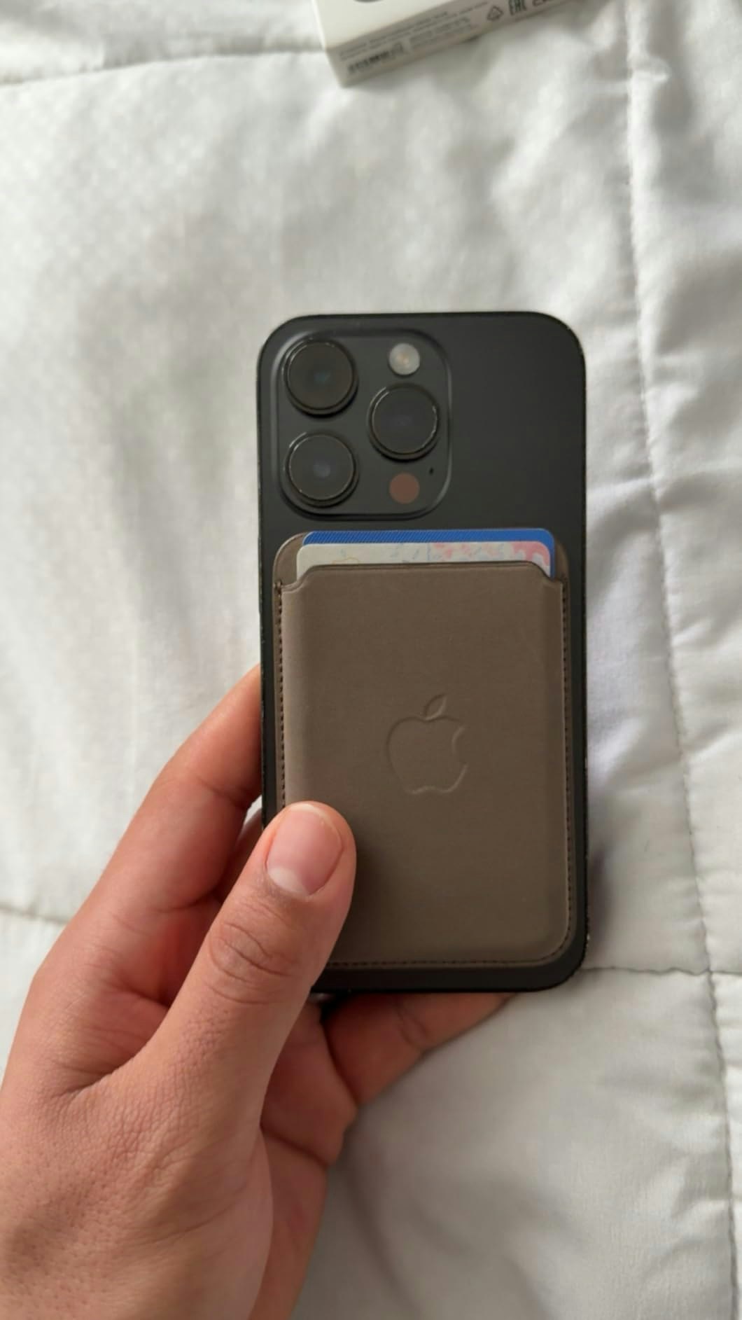 وسائط Apple iPhone FineWoven Wallet - Minimalist. Eco-friendly. Seamlessly Apple. 7