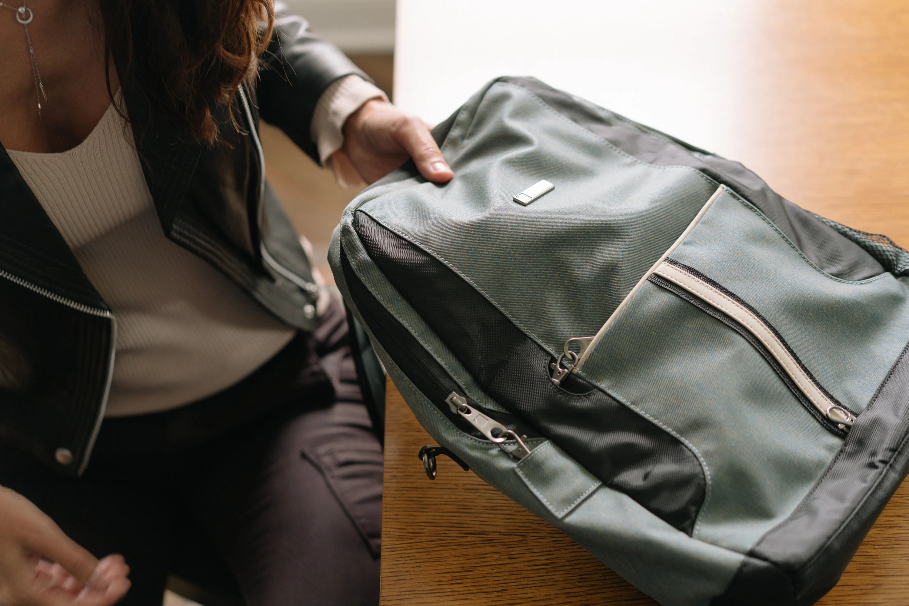 Secura® Destinations: Stylish, anti-theft convertible bag