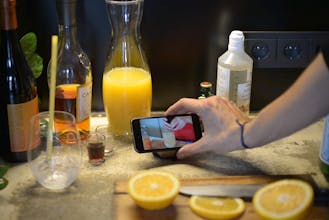 Halo Wireless Phone Stand gallery image